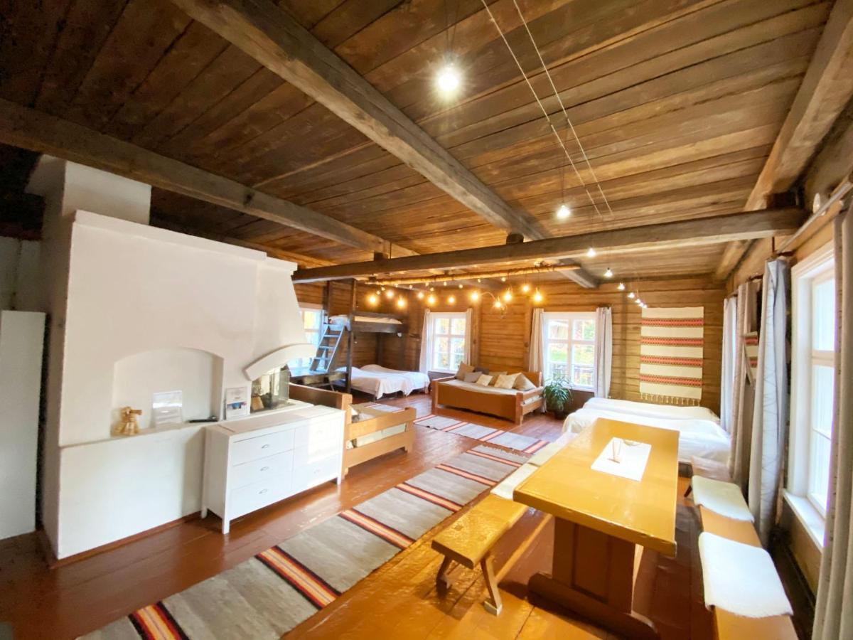 ホテル Lauri Historical Log House Manor ロヴァニエミ エクステリア 写真