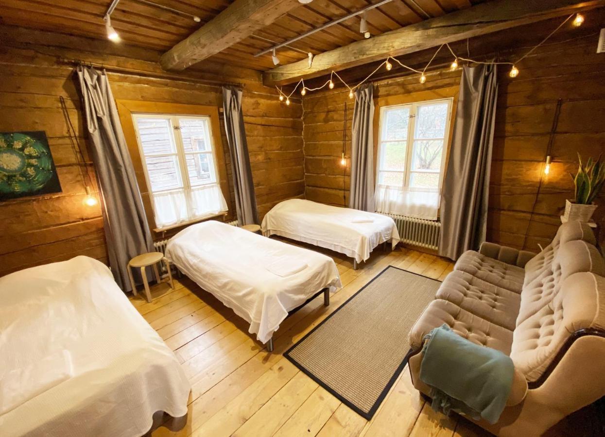 ホテル Lauri Historical Log House Manor ロヴァニエミ エクステリア 写真