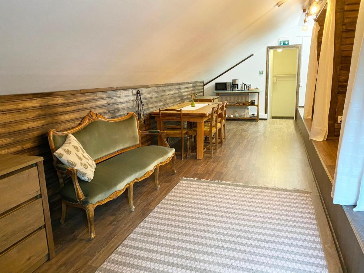 ホテル Lauri Historical Log House Manor ロヴァニエミ エクステリア 写真