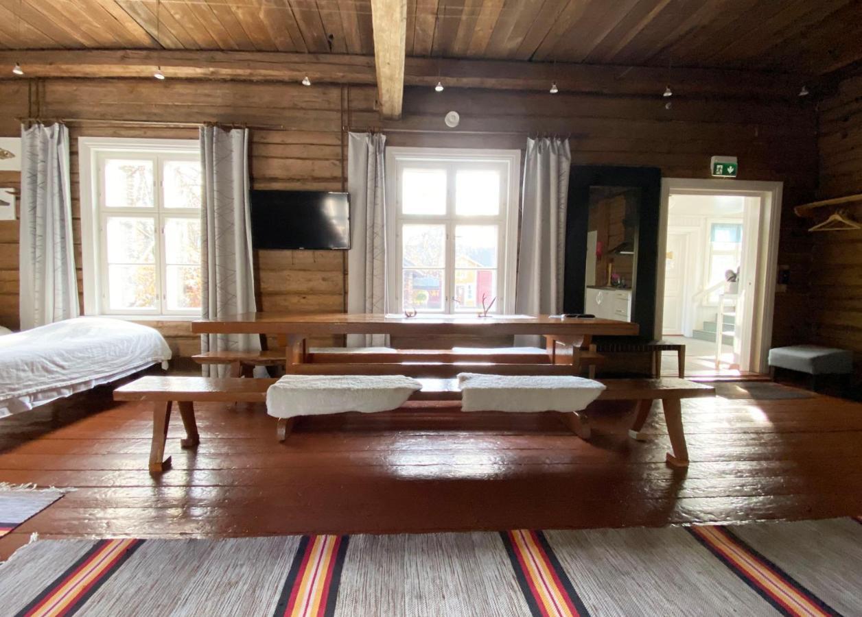 ホテル Lauri Historical Log House Manor ロヴァニエミ エクステリア 写真
