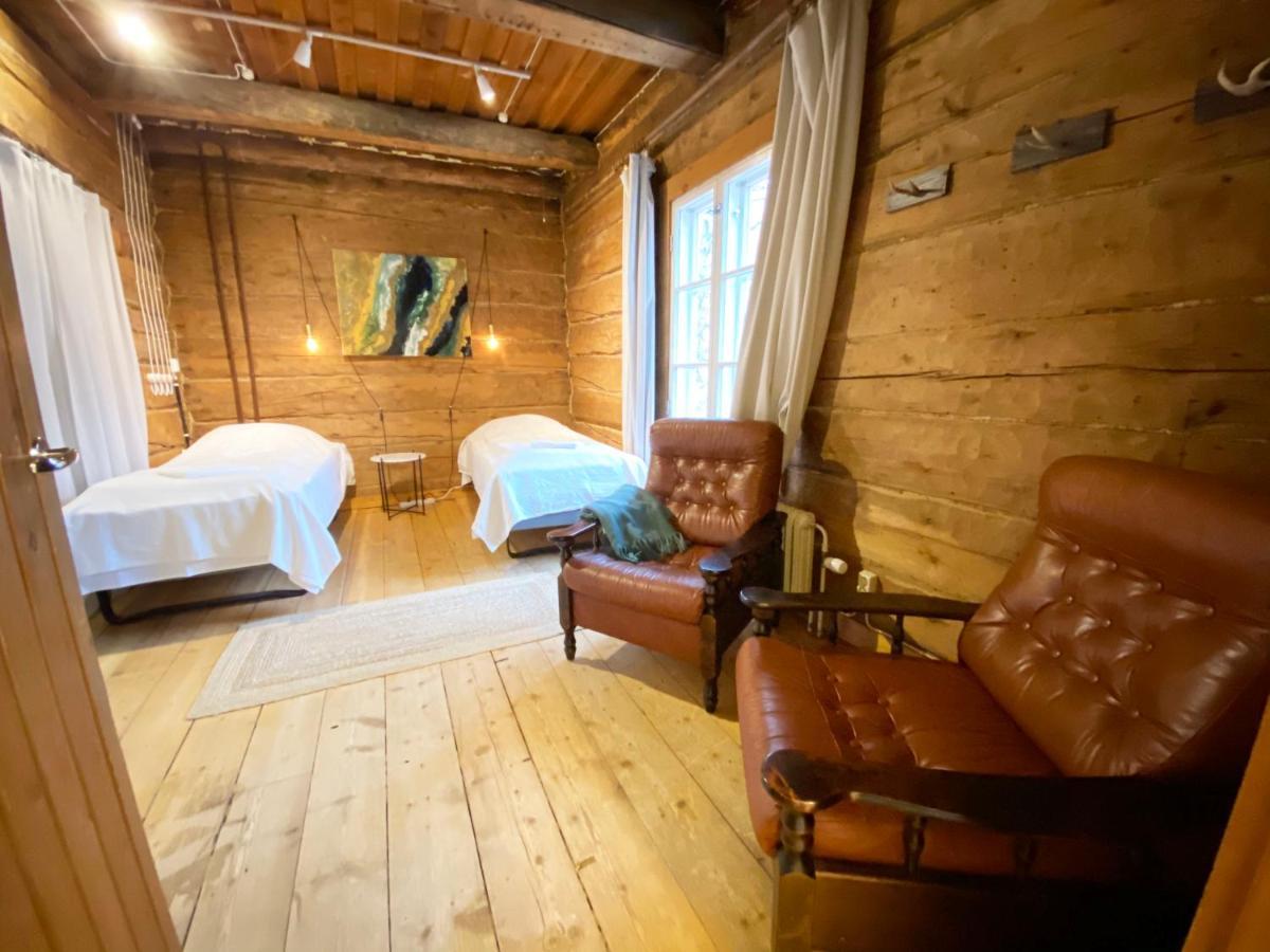 ホテル Lauri Historical Log House Manor ロヴァニエミ エクステリア 写真