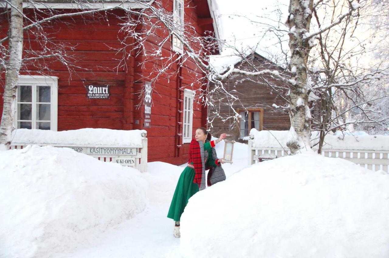 ホテル Lauri Historical Log House Manor ロヴァニエミ エクステリア 写真