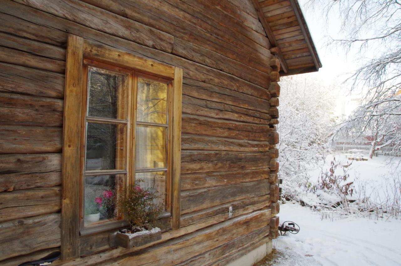 ホテル Lauri Historical Log House Manor ロヴァニエミ エクステリア 写真