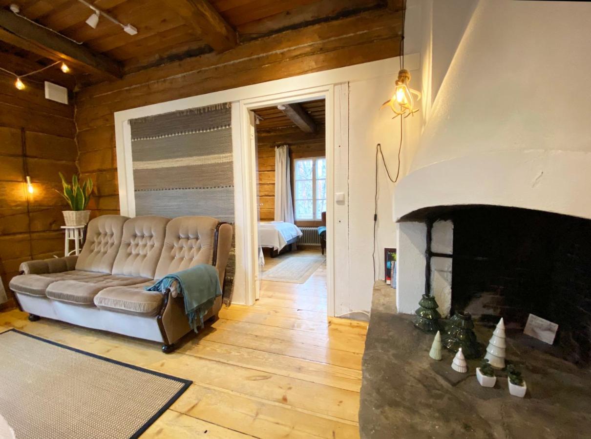 ホテル Lauri Historical Log House Manor ロヴァニエミ エクステリア 写真