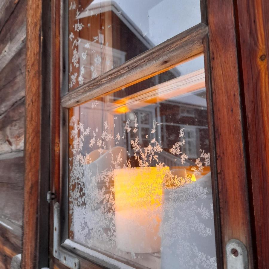ホテル Lauri Historical Log House Manor ロヴァニエミ エクステリア 写真