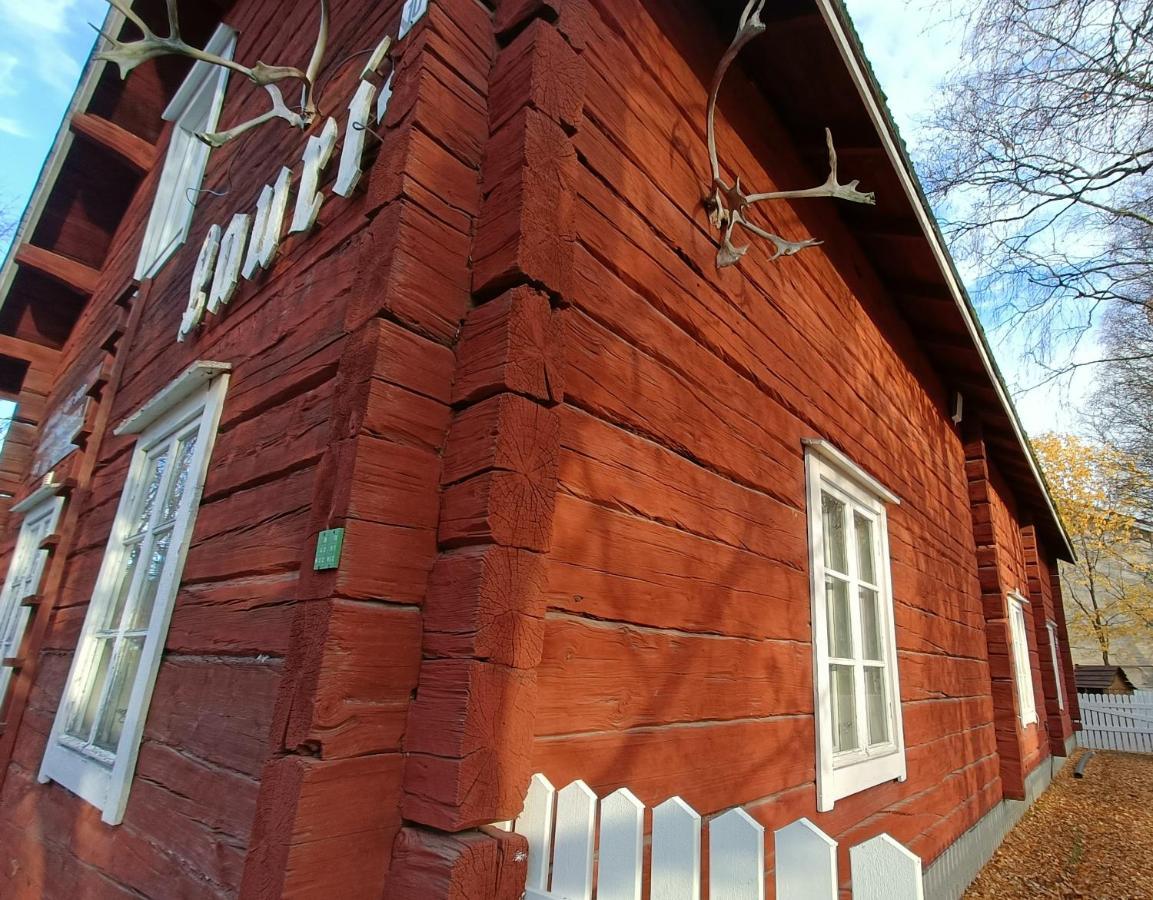 ホテル Lauri Historical Log House Manor ロヴァニエミ エクステリア 写真