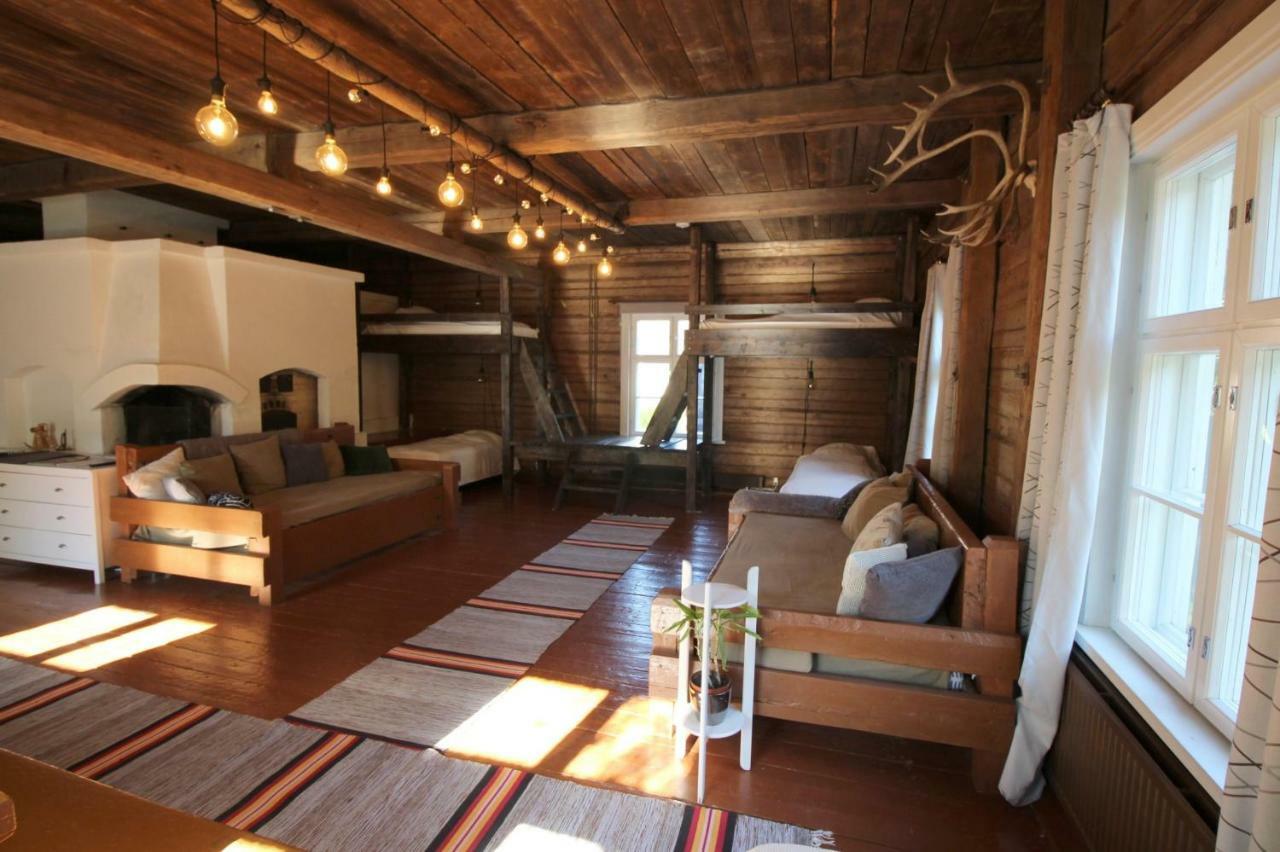 ホテル Lauri Historical Log House Manor ロヴァニエミ エクステリア 写真
