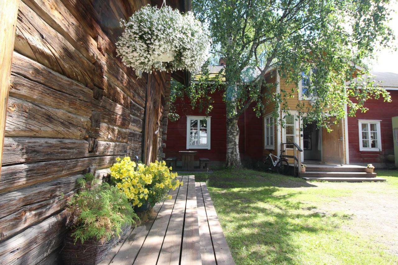 ホテル Lauri Historical Log House Manor ロヴァニエミ エクステリア 写真